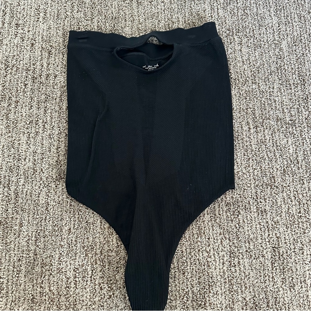 🦋 urban outfitters strapless bodysuit size xs/s